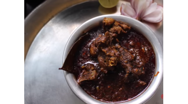 अस्सल गावरान झणझणीत काळं मटण-Bookmychefs.com